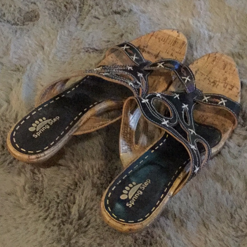 Spring step that black sandals